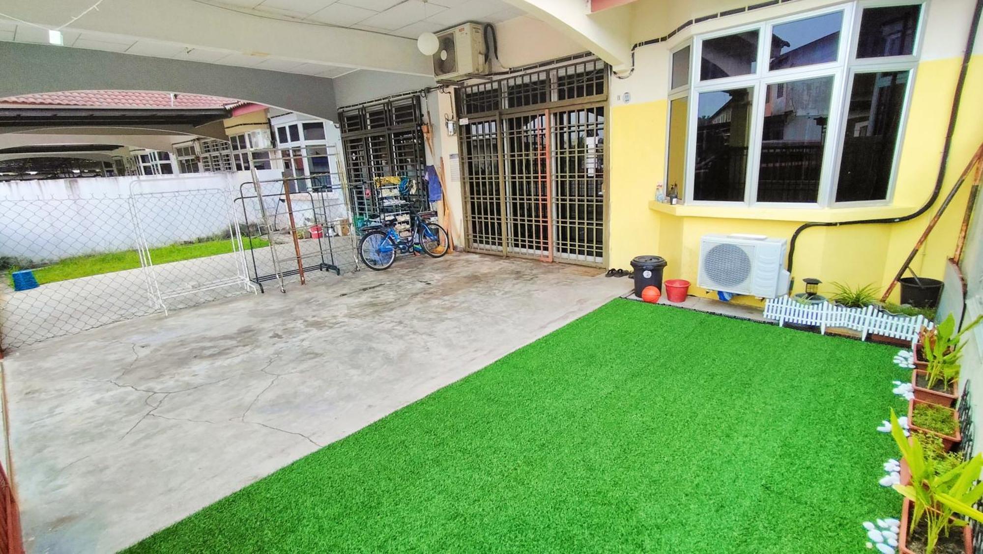 Homestay Melewar Parit Raja Exterior photo